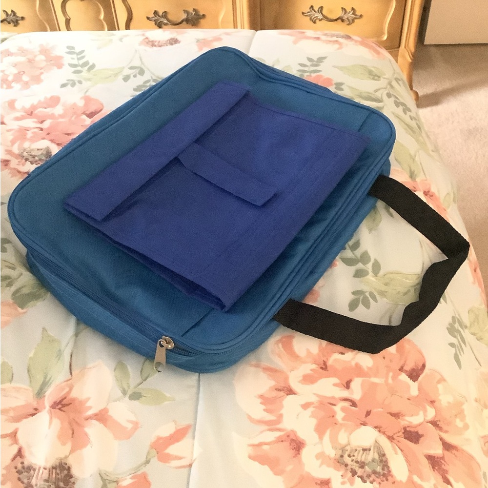 Travel bags set of (2) blue great for your travel plans NWOT